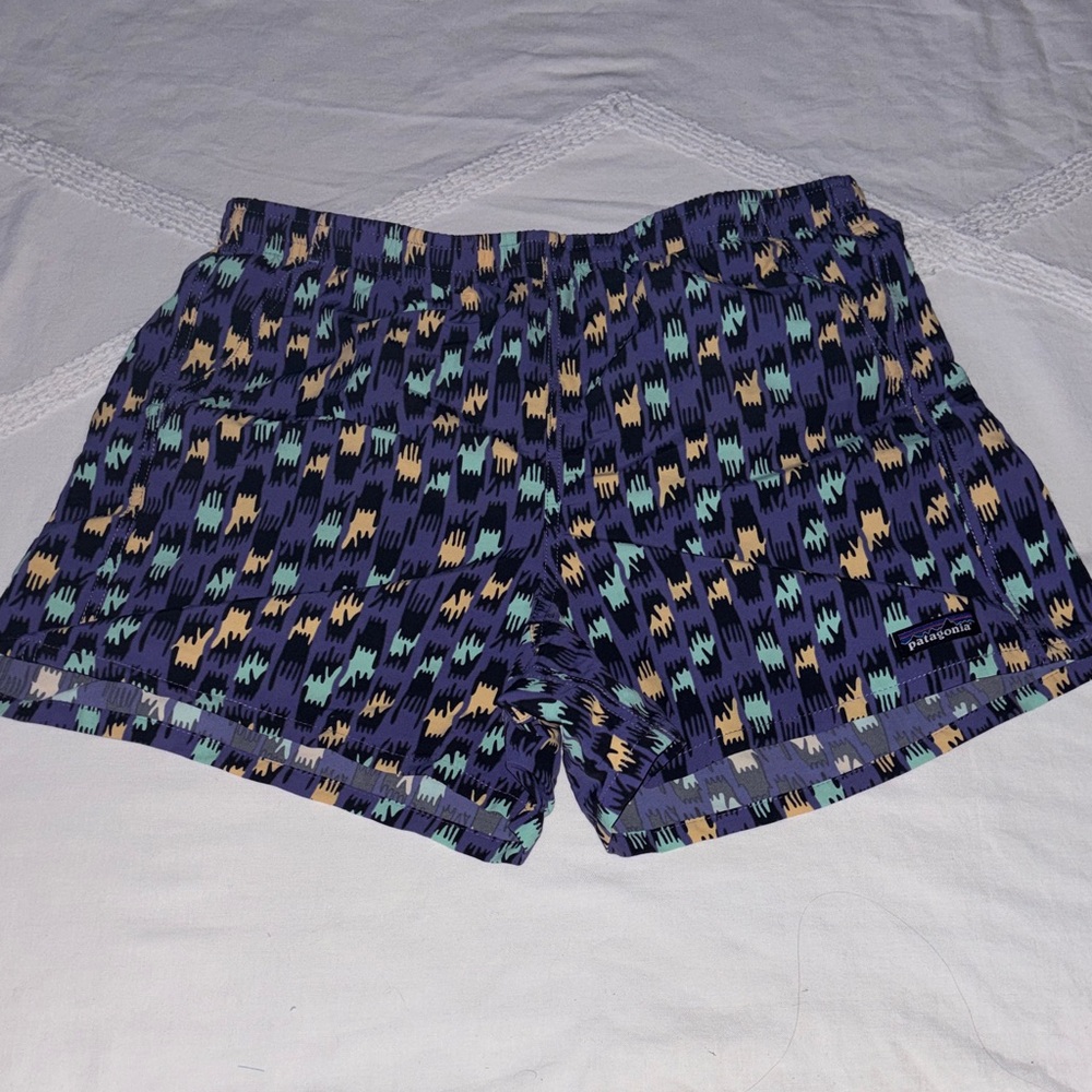 Patagonia Women’s Baggies Shorts in Intertwined Hands: Perennial Purple SZ L